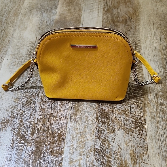 Steve Madden Yellow and Silver Crossbody Bag with Unique Wing Design - Picture 4 of 11